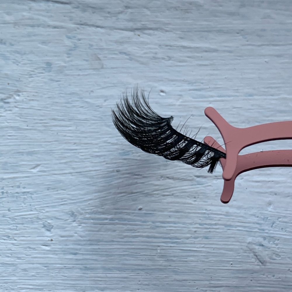 Lashes - Picture 3 of 5